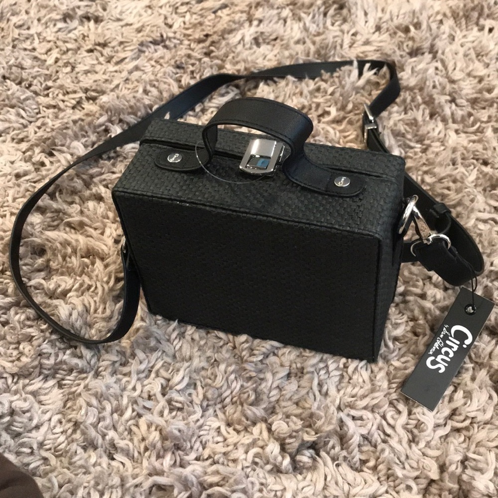 Evelyn Box Bag​​​​​​​​​​​​